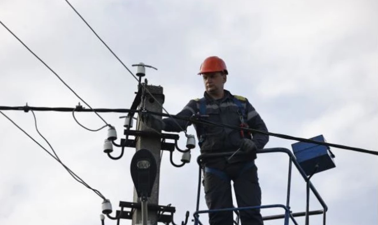 Удари по відновленому: окупанти знову знеструмили Дніпро, Камʼянське та два райони області